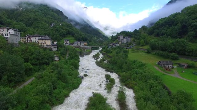 Fiume in piena - Torrente Mallero in Valmalenco - Vista aerea
