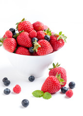 Fresas aisladas sobre fondo blanco