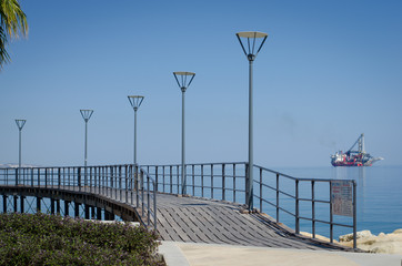 тропа идущая вдоль побережья