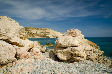 теплое светлое побережье острова Кипр