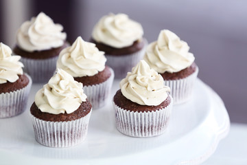 Obraz na płótnie Canvas Tasty cupcakes on white stand