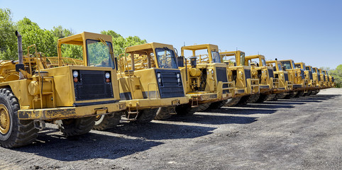 Heavy equipment tractor scrapers
