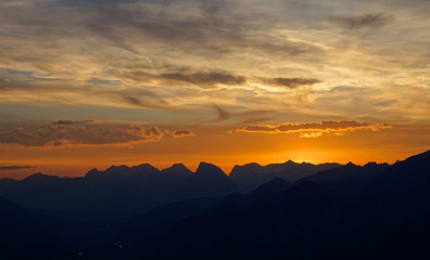 Sonnenuntergang in den Bergen