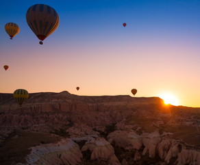 Fototapeta na wymiar Cappadocia balloons, sunset