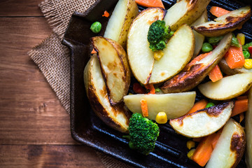 Potato Wedges with Vegetables on Iron Cast Pan