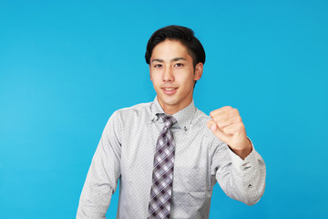 ガッツポーズのビジネスマン