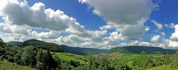 Fototapeta na wymiar Panoramablick zur Schwäbischen Alb