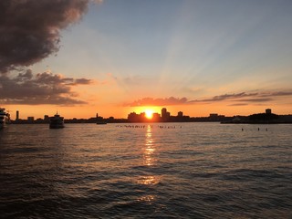 Sunset in Hudson river 