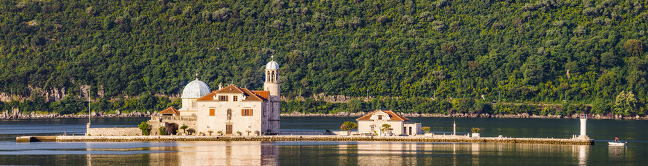 Wyspa Matki Boskiej na Skale,Boka Kotorska,Perast,Czarnogóra © Mike Mareen