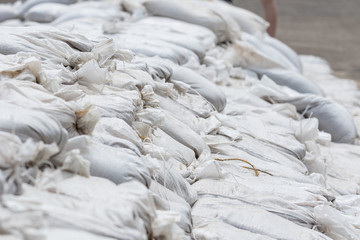 Sandsäcke zum Hochwasserschutz