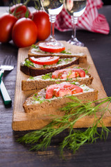 sandwich with tomatoes