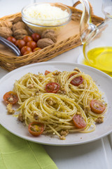 Spaghettis with ingredients