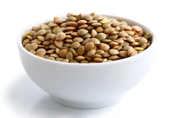 Poster White ceramic bowl of green uncooked lentils isolated on white i © Moving Moment