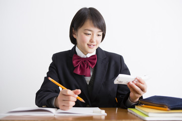 単語帳を持つ女子高生