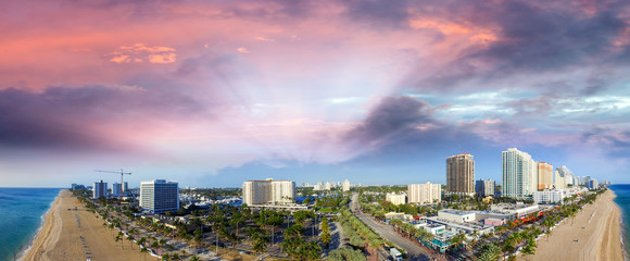 Fort Lauderdale, Florida. Sunset aerial panoramic view - obrazy, fototapety, plakaty