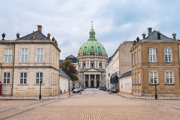 Obraz premium Amalienborg Palace and Marble Church Dome in Copenhagen