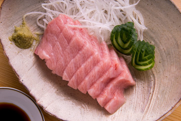 鮪の刺身（本まぐろ・中トロ）