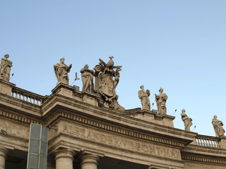 Fototapeta na wymiar Statues of St Peter´s Basilica