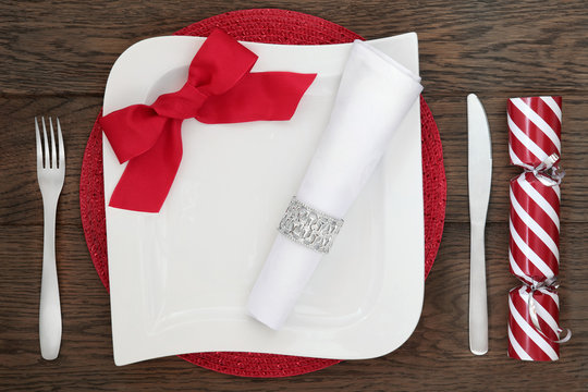 Contemporary Christmas Table Setting