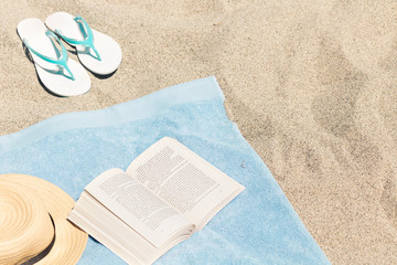 Fototapeta premium A relaxed day on the beach with a book 