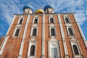 Fototapeta na wymiar Huge orthodox church in Ryazan Kremlin
