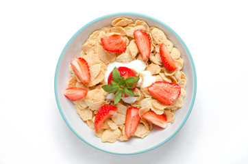 Cornflakes with strawberries and yogurt