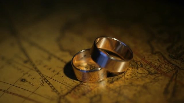 Animation of Golden Wedding Rings