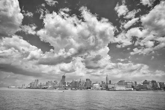 Fototapeta Black and white picture of Manhattan.