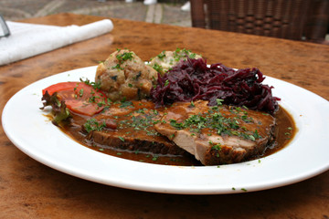 Organisch Lifestyle braten Knödel Rotkohl selbstgemacht modern neu