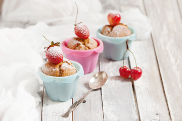 Berry muffins with powdered sugar