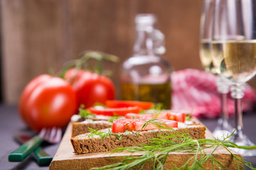 sandwich with tomatoes
