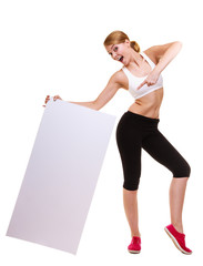 Obraz premium Fitness sporty woman holding blank empty ad banner