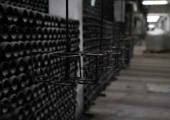 Naklejka premium Champagne bottles conveyor at the winery