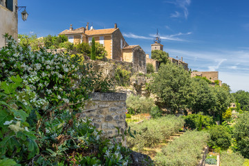 Fototapeta na wymiar The hill top village of Menerbes in the Luberon Provence