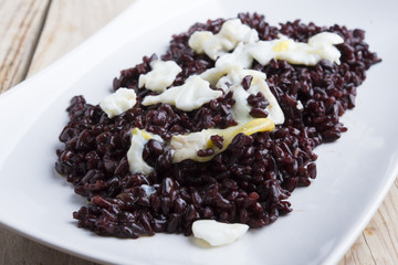 Rice black with egg