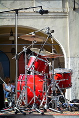The red drums waiting a concert.