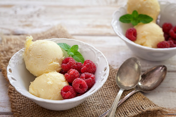 Vanilla ice cream with raspberry and mint 