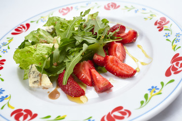salad with strawberries