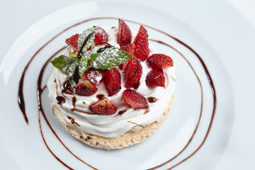 Strawberry pavlova cake
