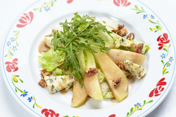salad with pear and cheese
