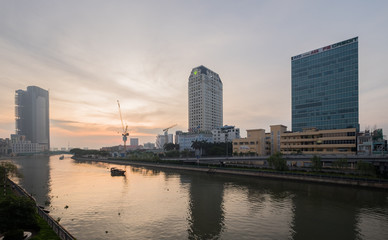 Obraz premium Ho Chi Minh, Vietnam - June 19, 2016: Beautiful sunrise over downtown of Ho Chi Minh City central with Historical Mong Bridge connect traffic between District 1 and District 4.