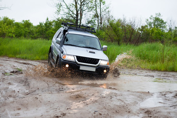 Plakat SUV moving by water making lots of splashes