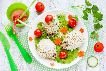 Steamed meat and rice hedgehogs with vegetables, fun and healthy
