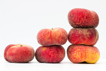 Treppe aus Plattpfirsichen