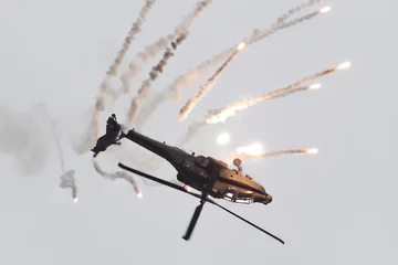 Cercles muraux hélicoptère LEEUWARDEN, PAYS-BAS - 11 JUIN 2016 : Boeing AH-64 Apache