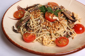 Chinese noodles with meat and wheat germ