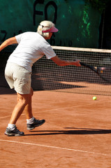 Pensionistin beim Tennis