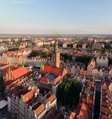Fototapeta na wymiar Panorama of the old city and town hall in Gdansk