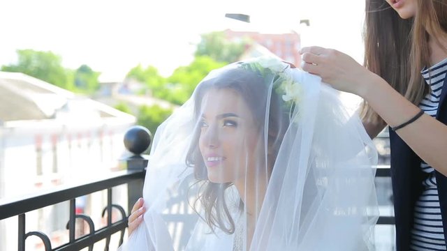Fixing the vail on the bride's head