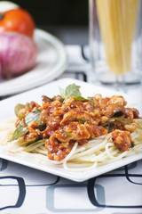 Closed up spaghetti chiken sauce
